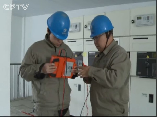 浙江開展500kv變電站光通信設備帶電清洗作業(yè)